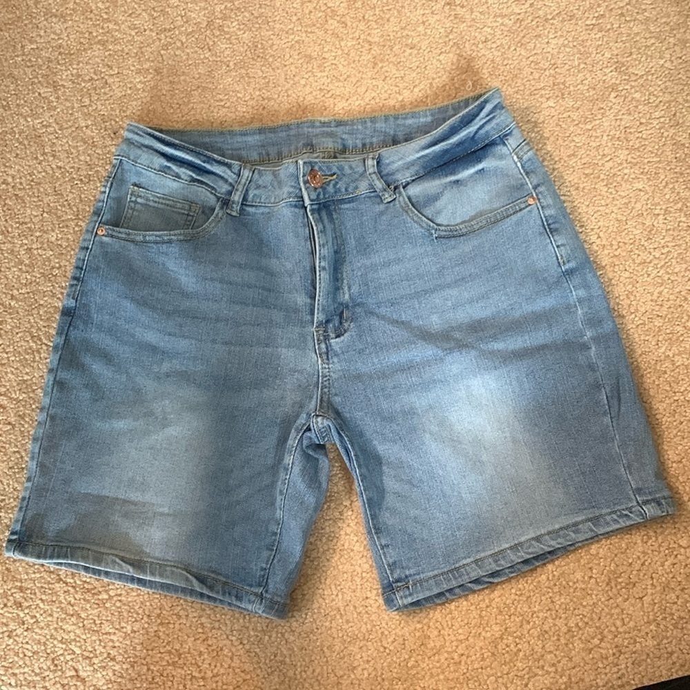 Blue Jean Shorts Size 29 NWOT